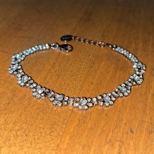 Jewel bracelet with black metal
